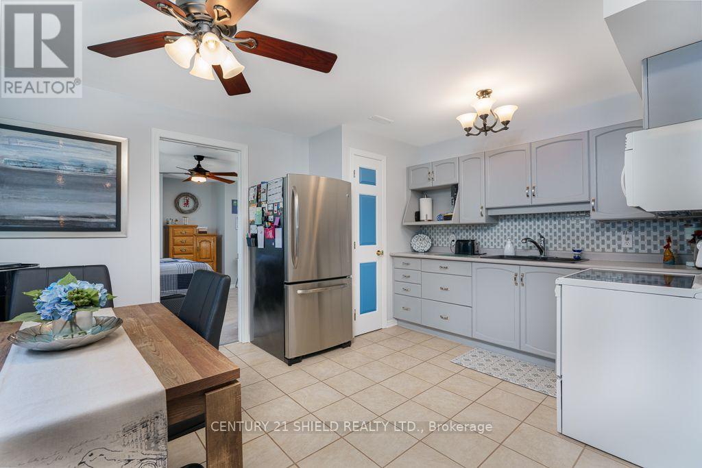 1840 BELVEDERE CRESCENT - 23