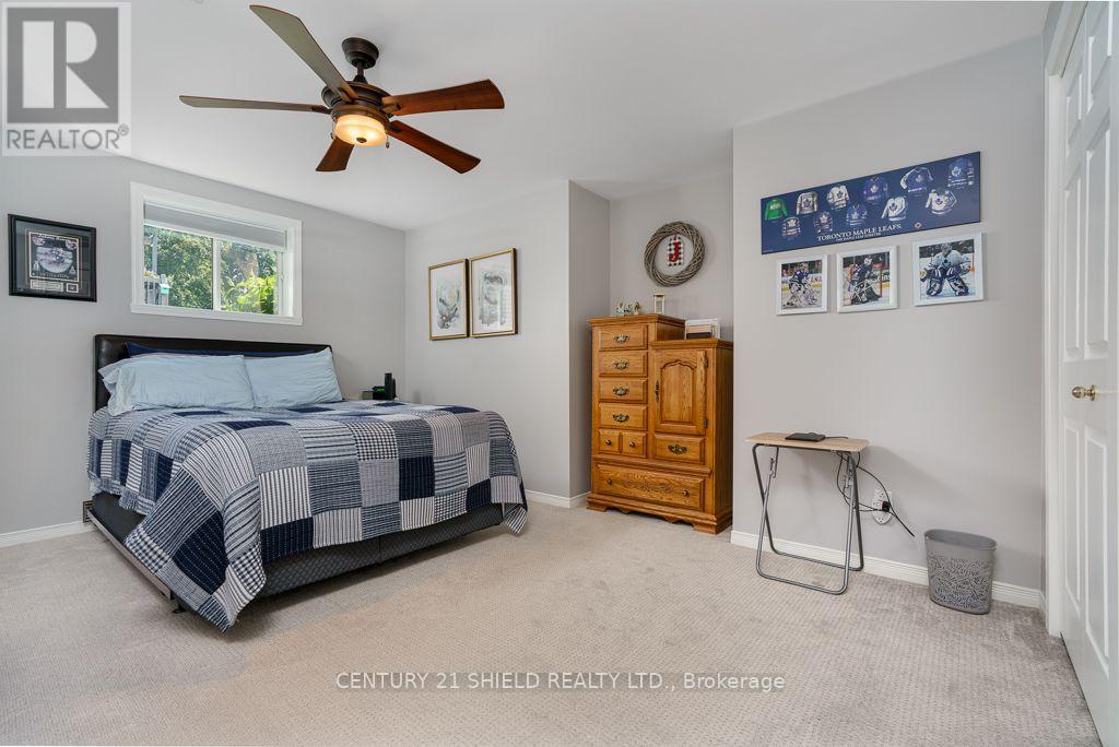 1840 BELVEDERE CRESCENT - 24