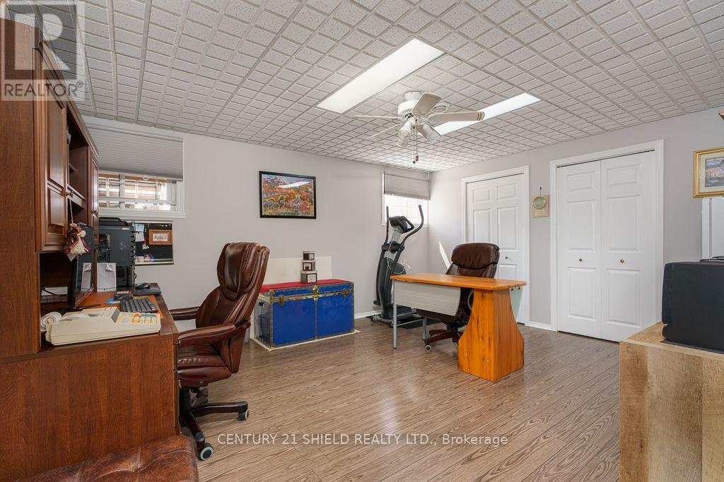 1840 BELVEDERE CRESCENT - 26