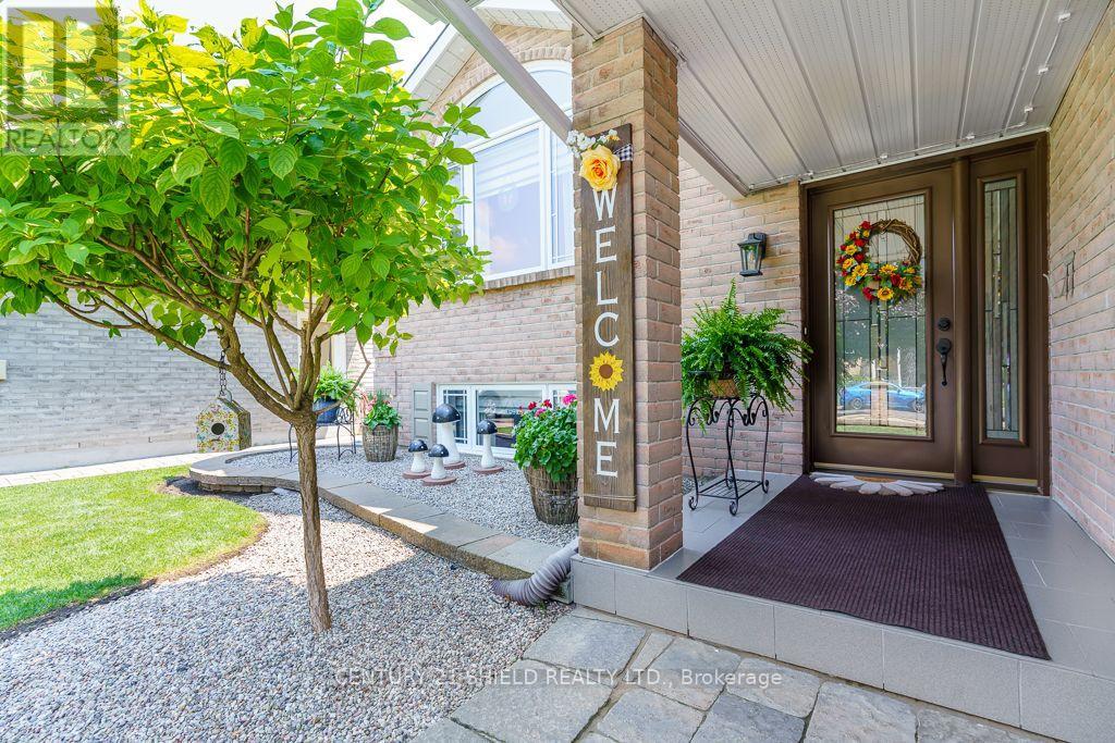 1840 BELVEDERE CRESCENT - 3