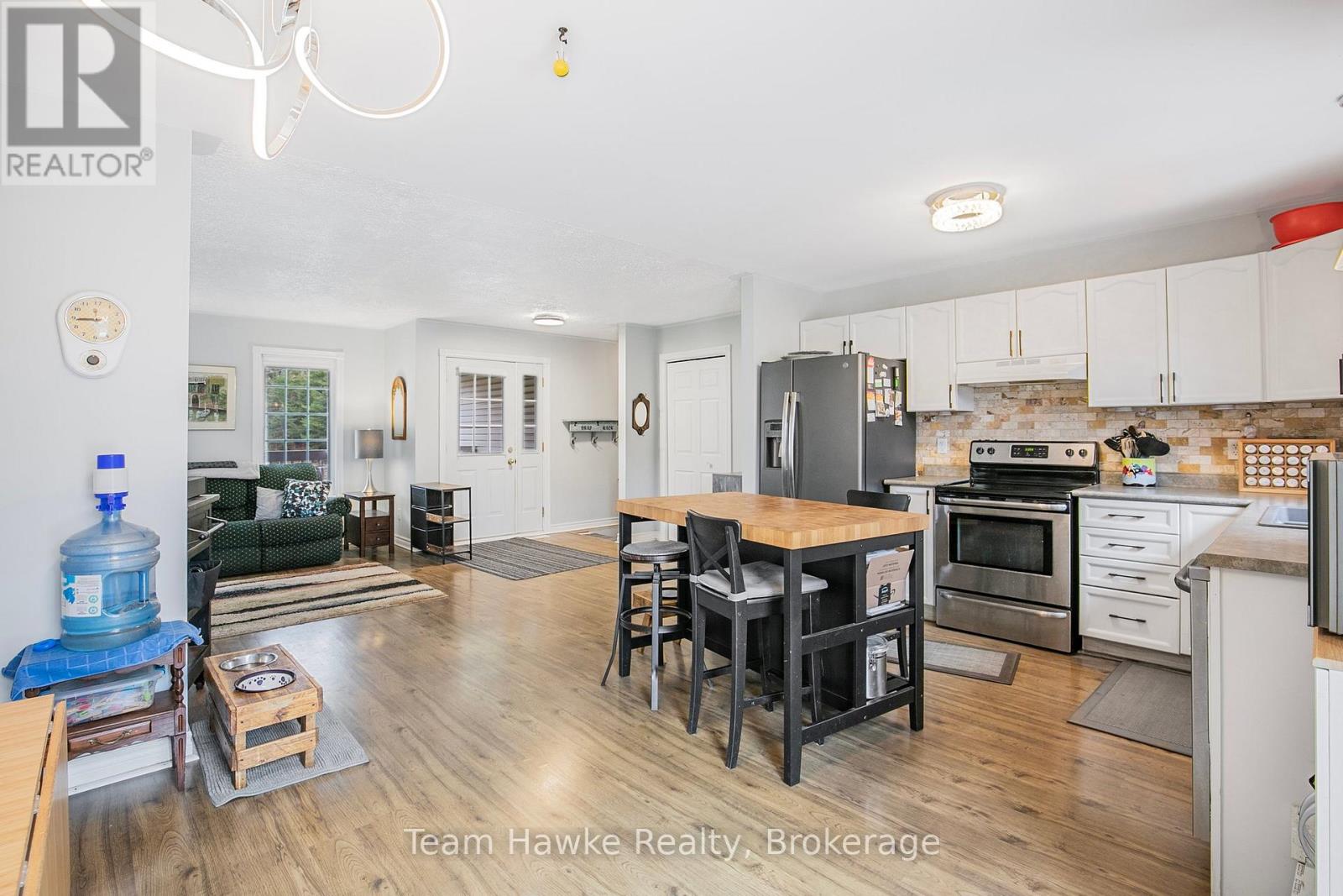 22 LAURIER BOULEVARD - 10