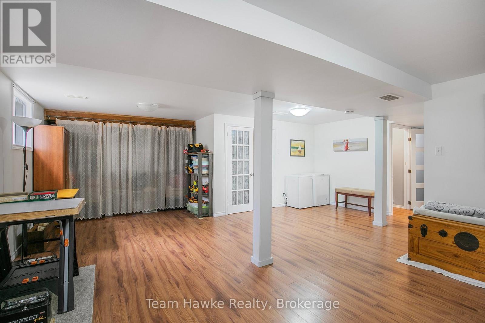 22 LAURIER BOULEVARD - 21