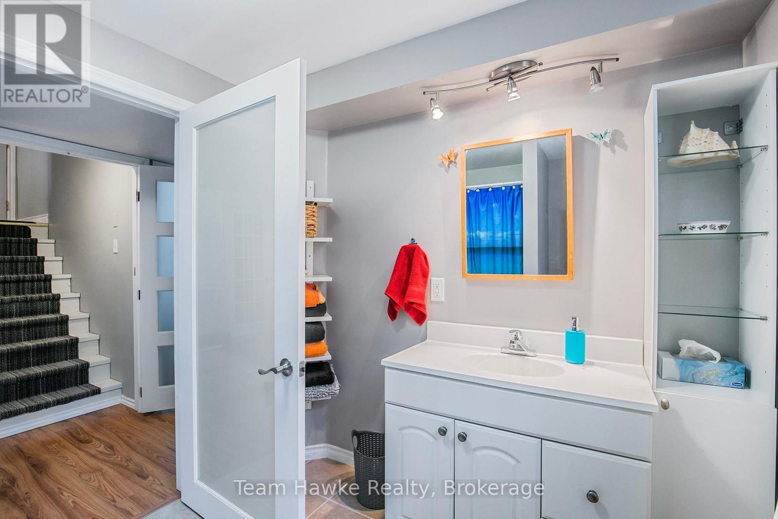 22 LAURIER BOULEVARD - 22