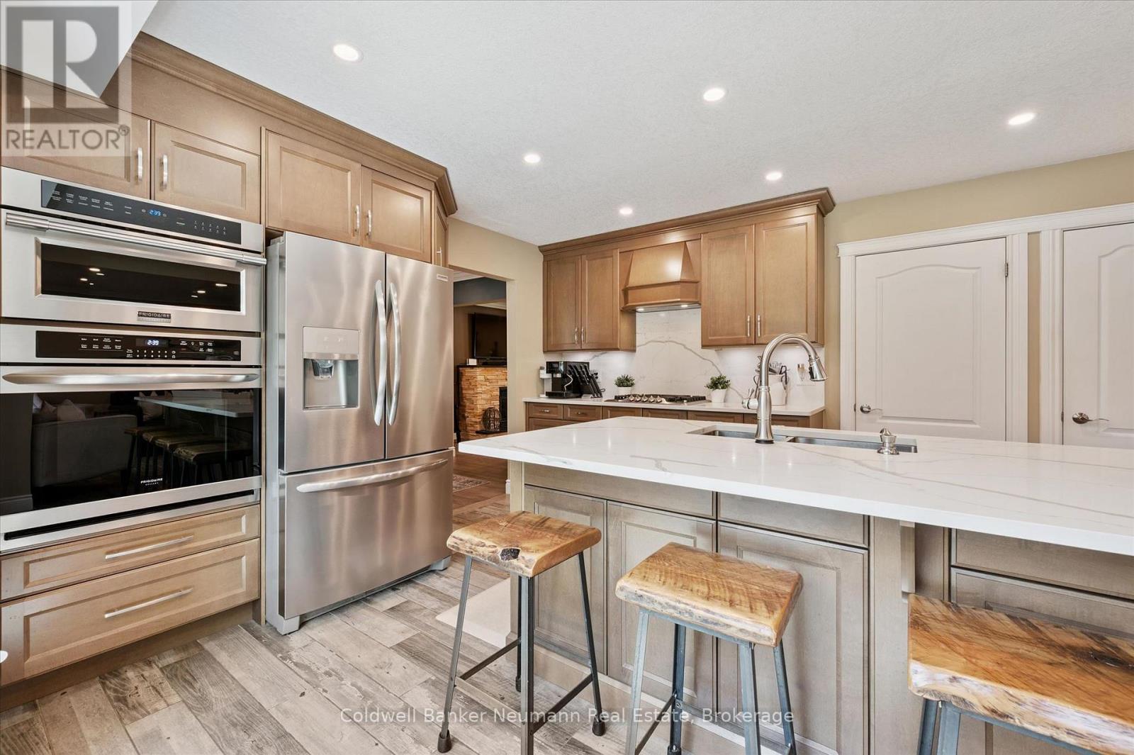 1564 MANNHEIM ROAD - 10