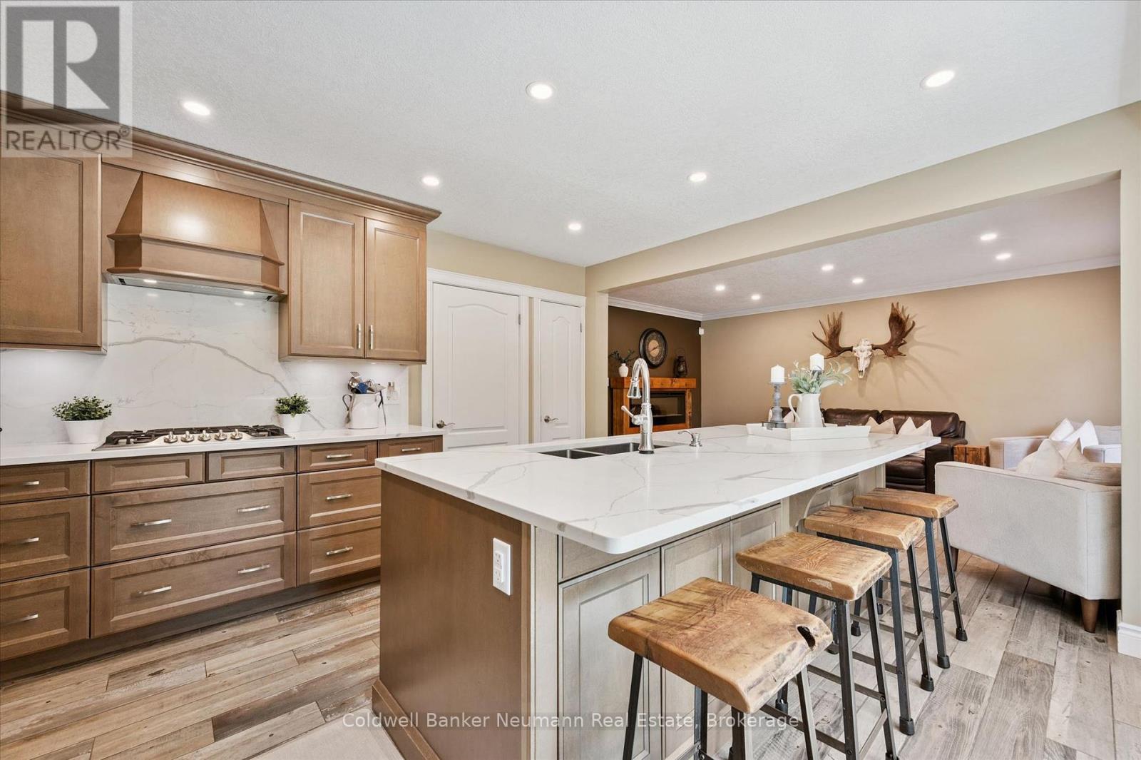 1564 MANNHEIM ROAD - 11