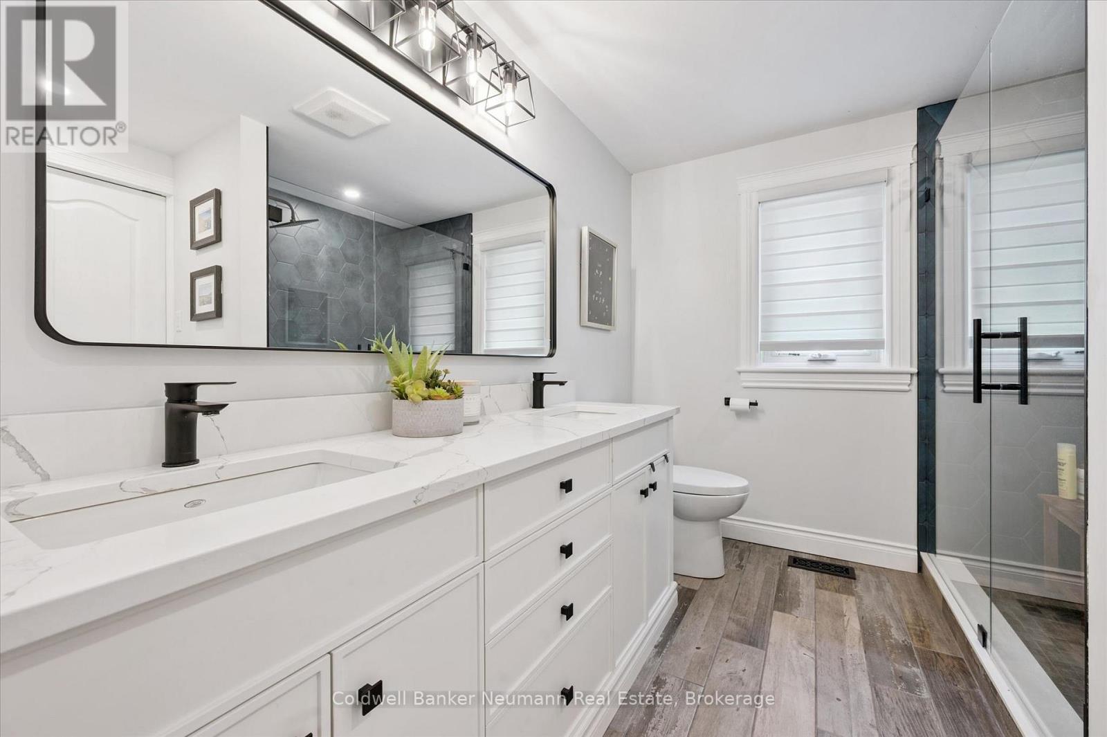 1564 MANNHEIM ROAD - 17
