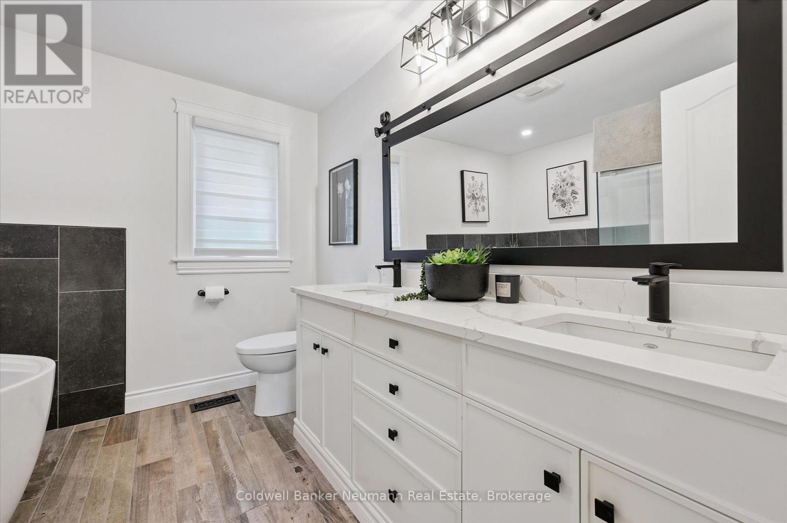 1564 MANNHEIM ROAD - 20