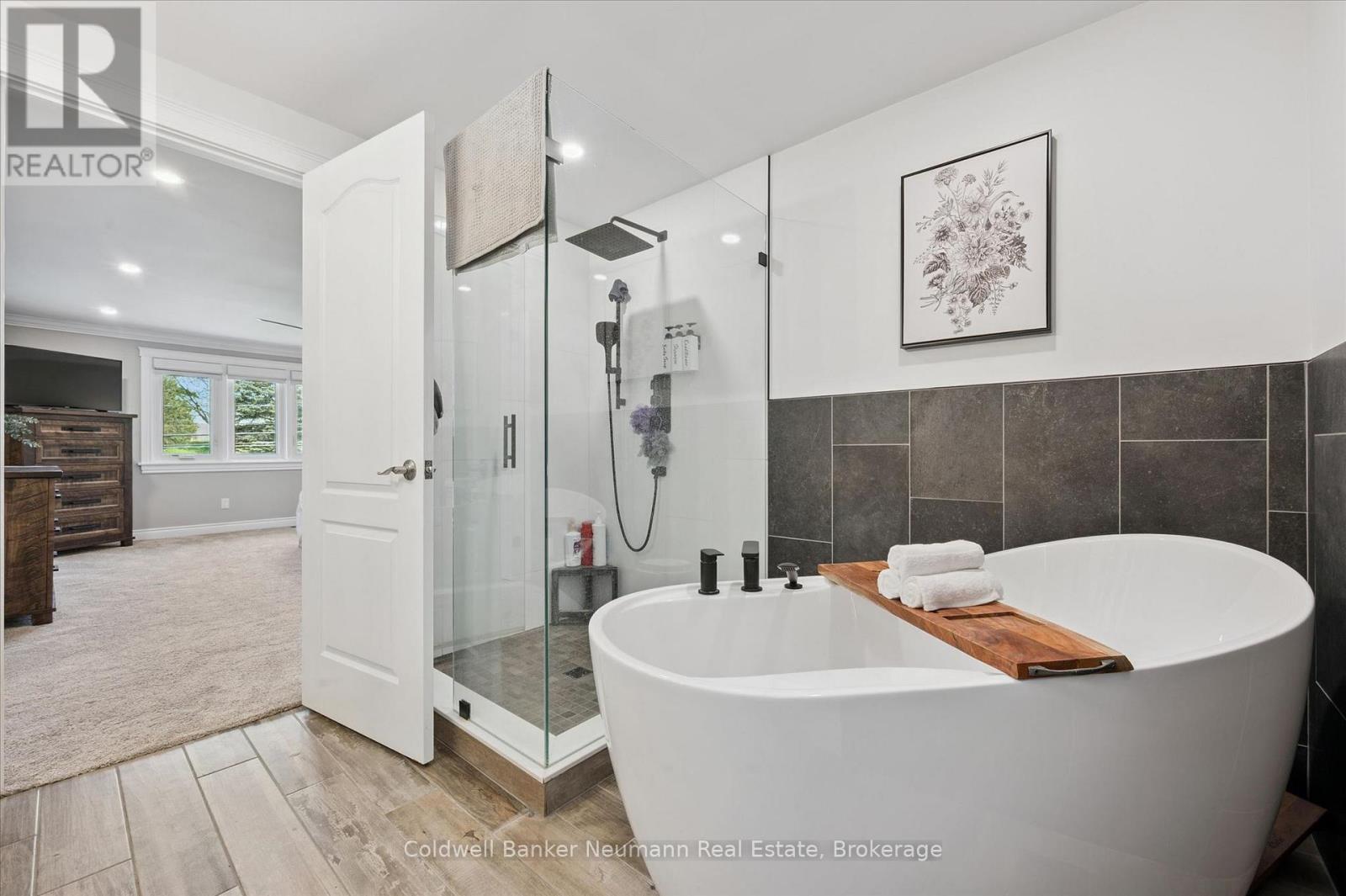 1564 MANNHEIM ROAD - 21
