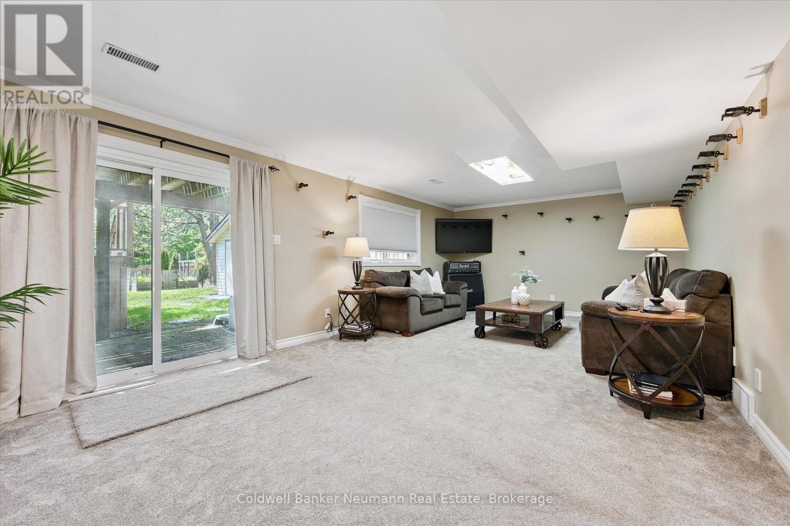 1564 MANNHEIM ROAD - 22