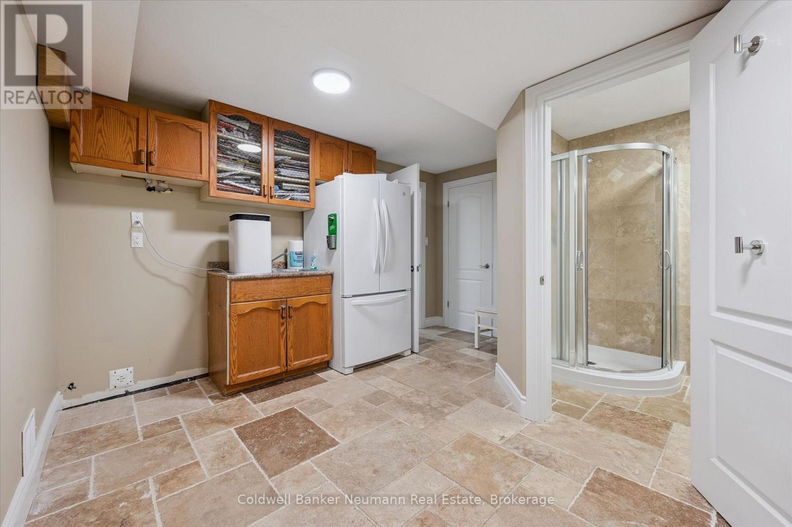 1564 MANNHEIM ROAD - 25