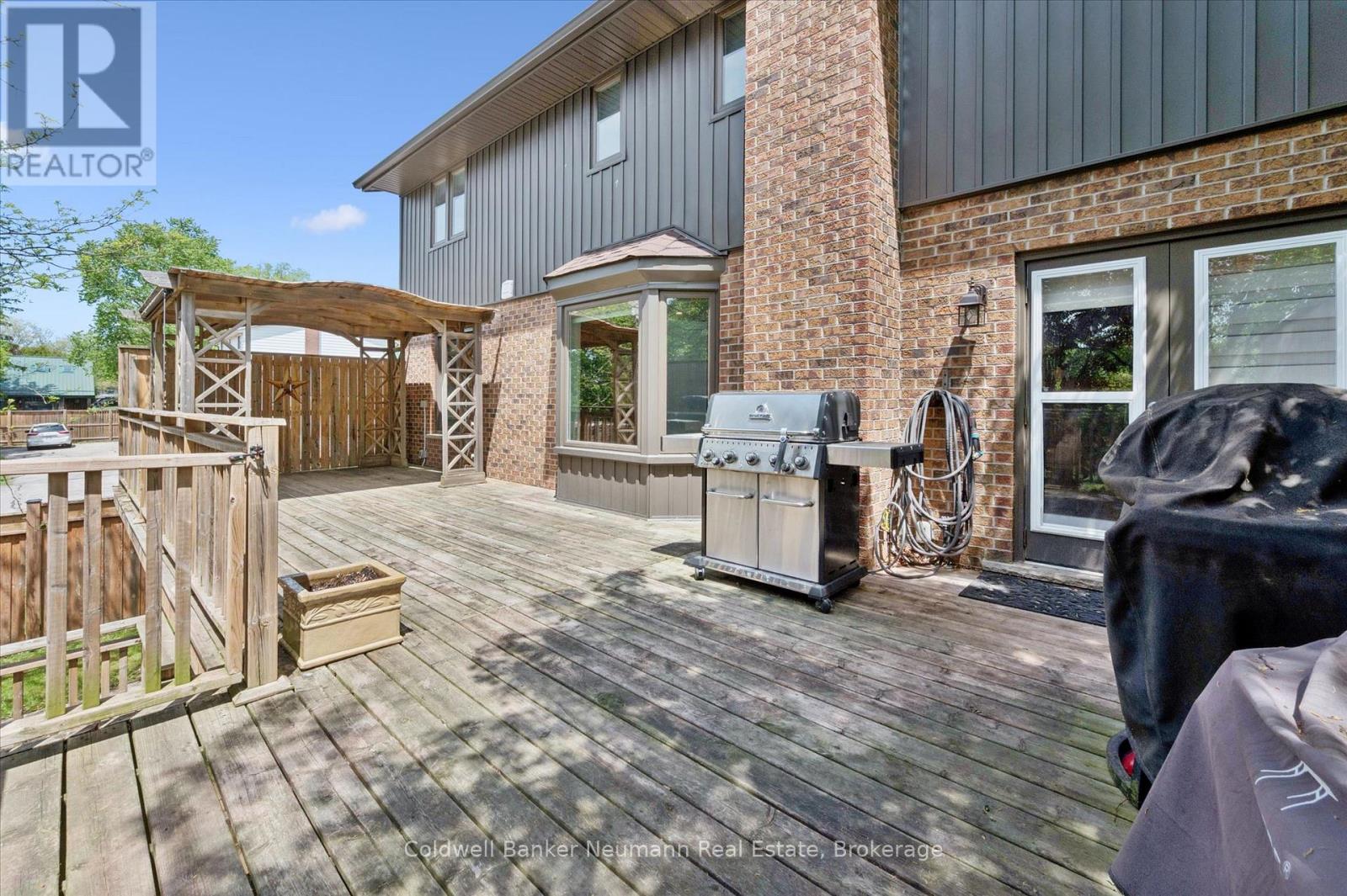 1564 MANNHEIM ROAD - 27