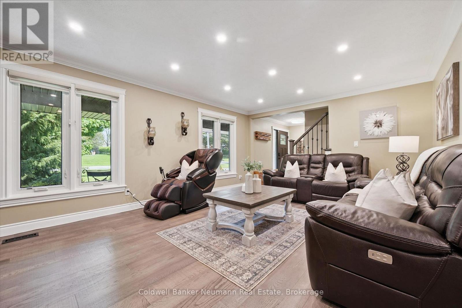 1564 MANNHEIM ROAD - 4
