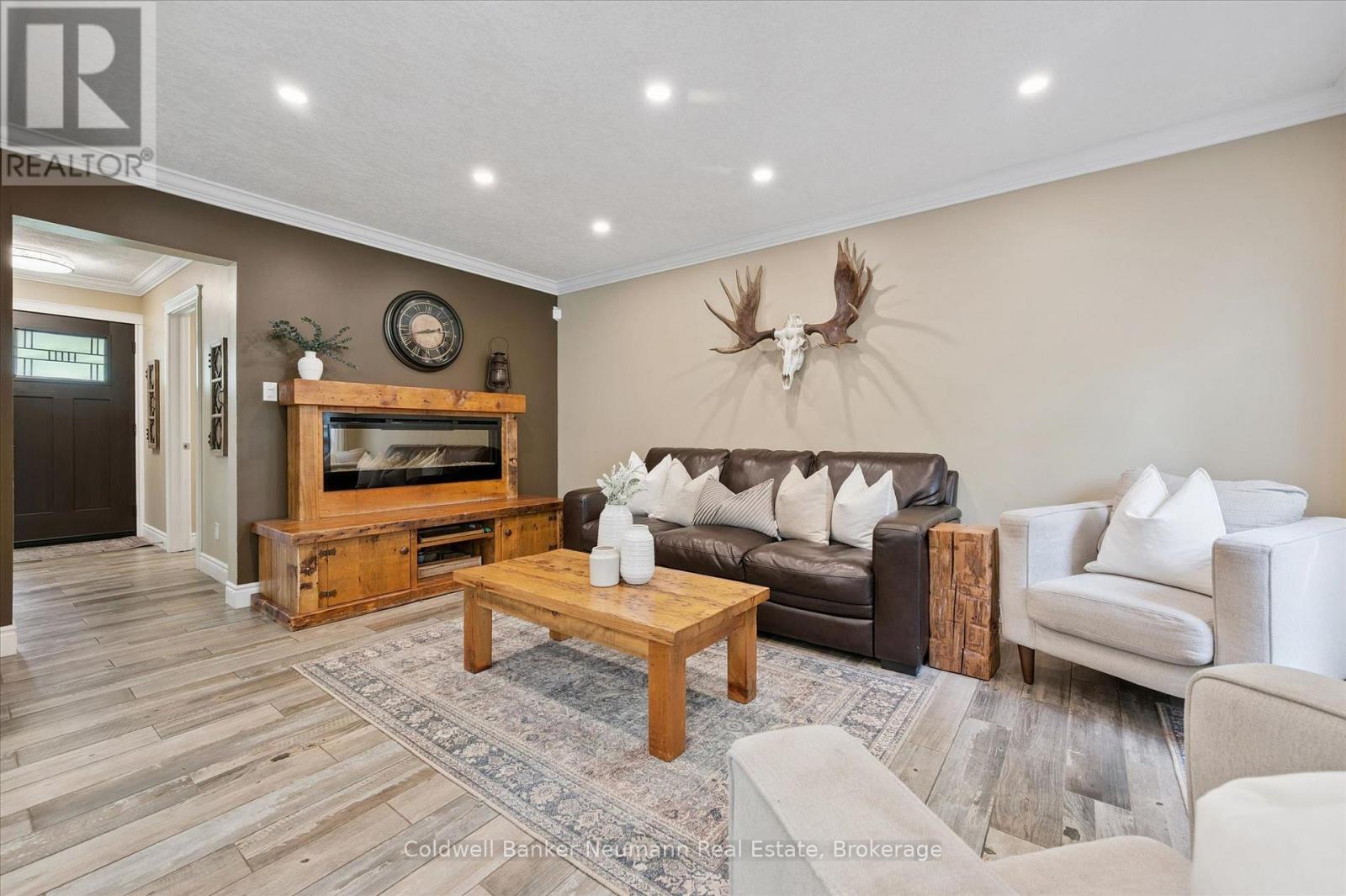 1564 MANNHEIM ROAD - 40