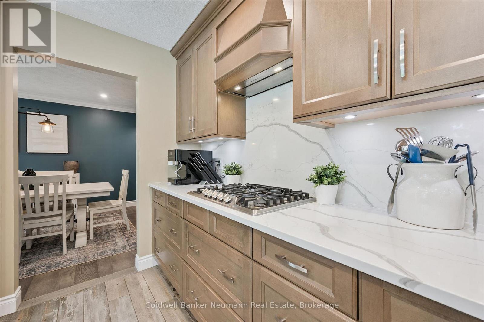 1564 MANNHEIM ROAD - 41