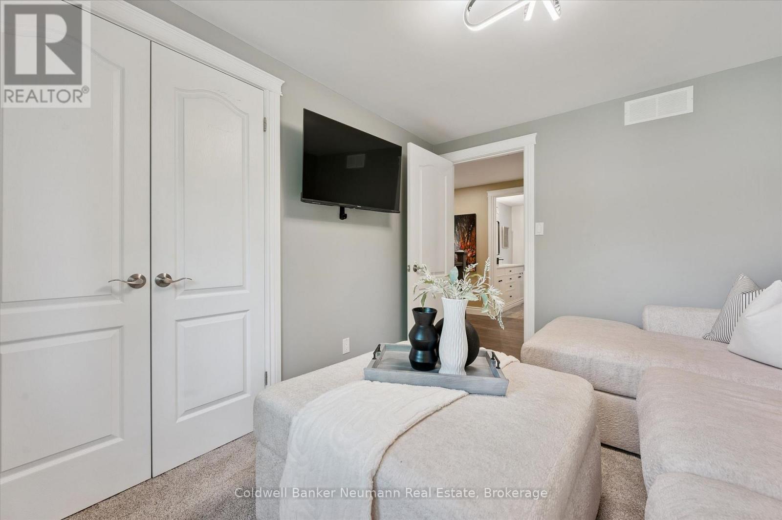 1564 MANNHEIM ROAD - 42