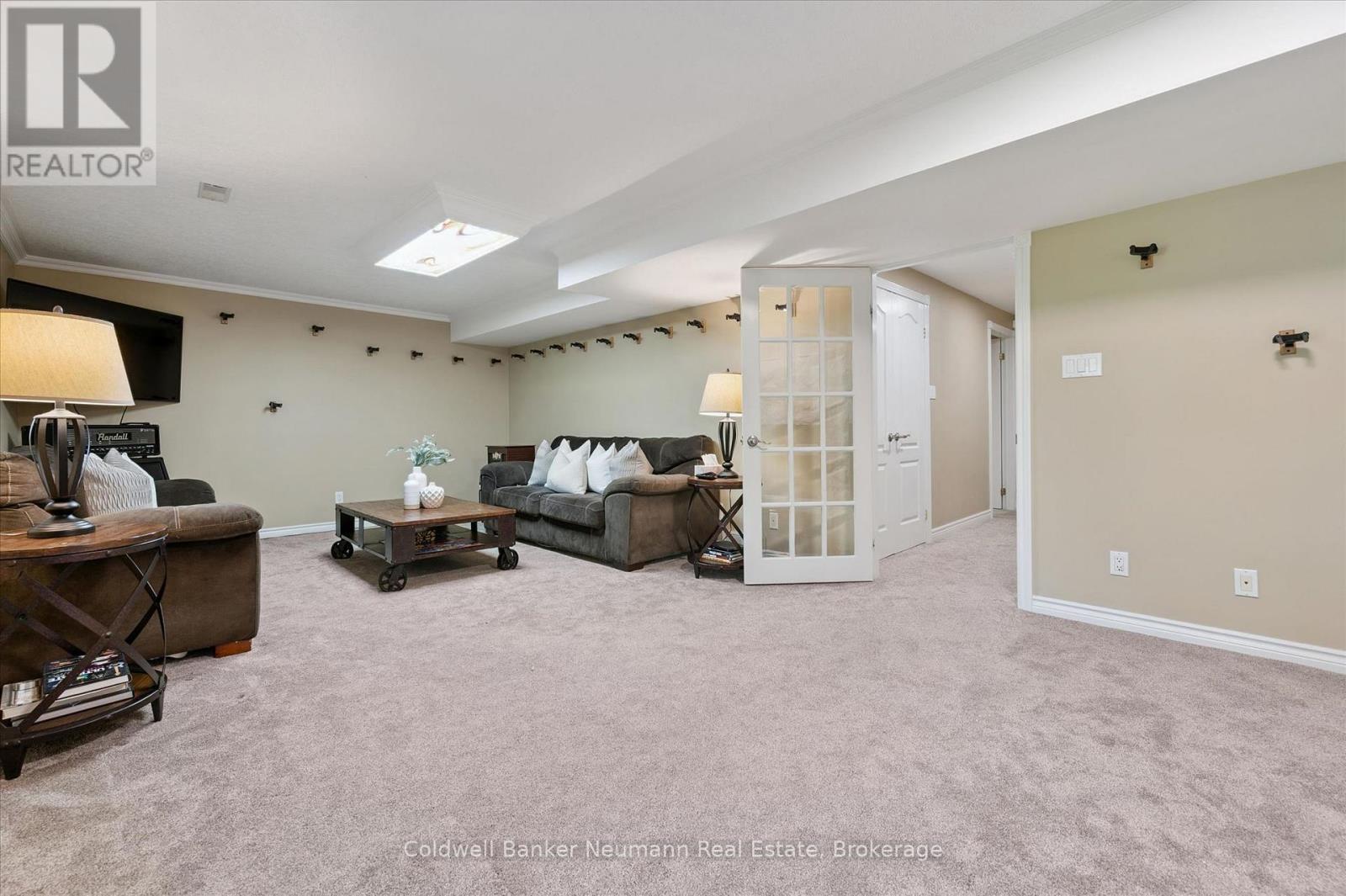 1564 MANNHEIM ROAD - 46