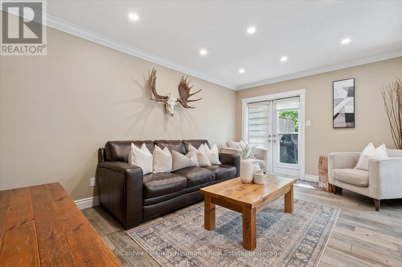 1564 MANNHEIM ROAD - 7