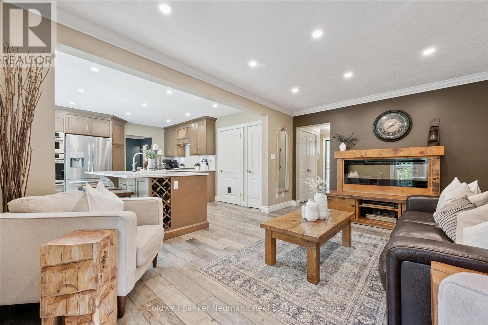 1564 MANNHEIM ROAD - 8