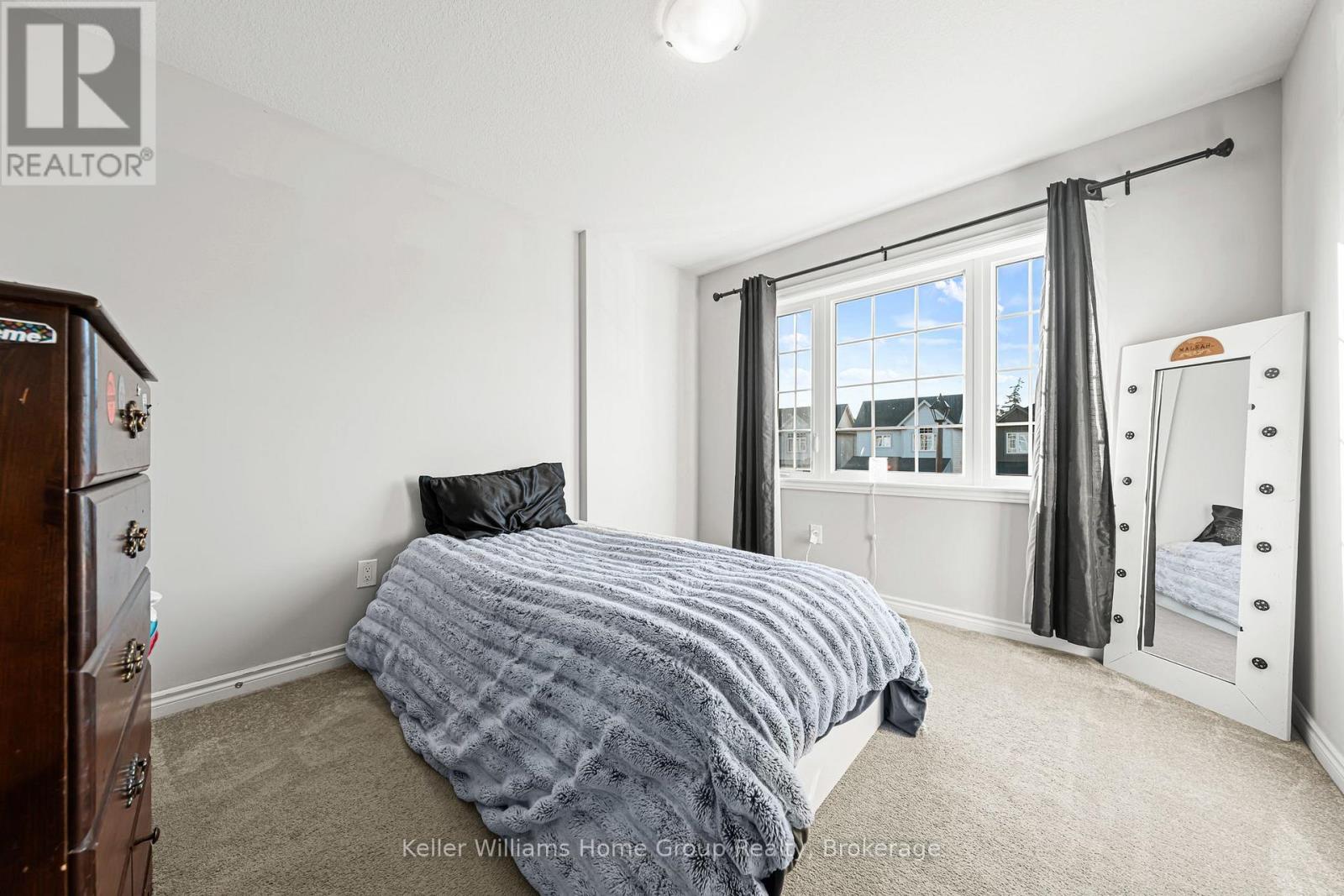 24 COURTNEY STREET - 31