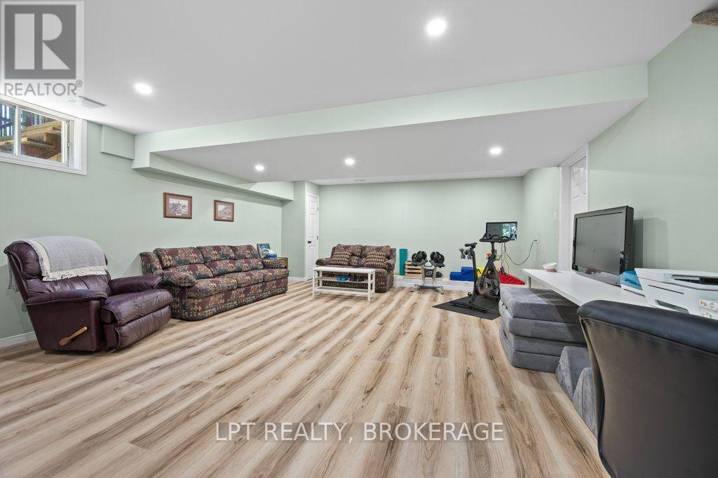 2978 PINE GROVE - Image 24