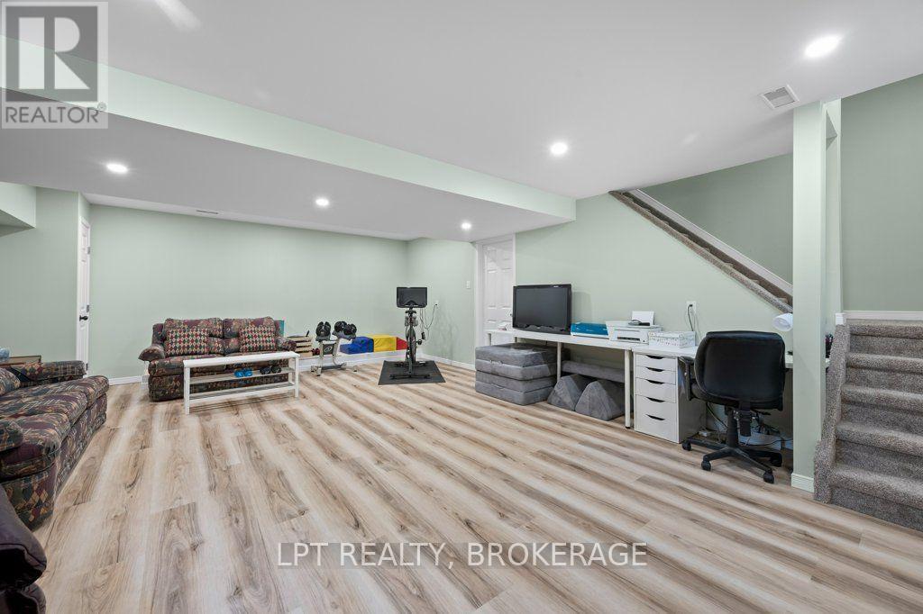 2978 PINE GROVE - Image 25