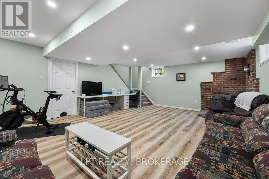 2978 PINE GROVE - Image 26