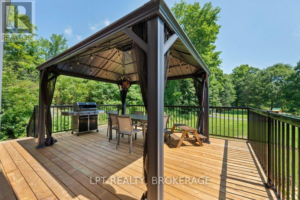 2978 PINE GROVE - Image 33