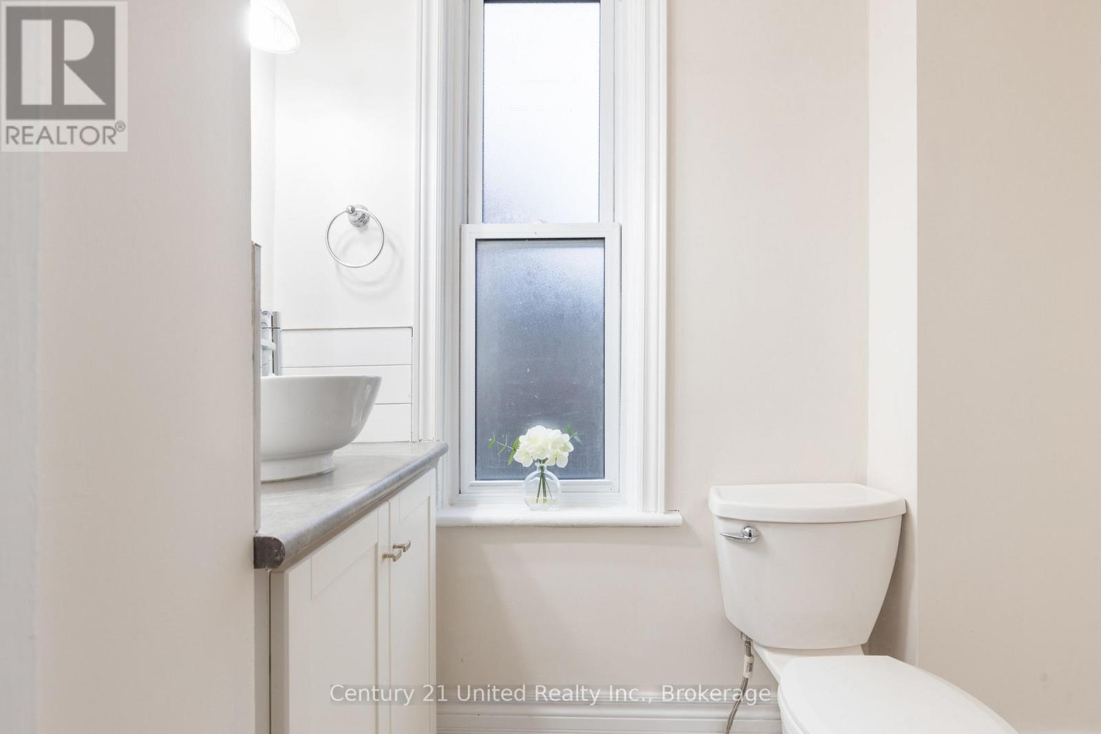 26 PARK STREET N - 10