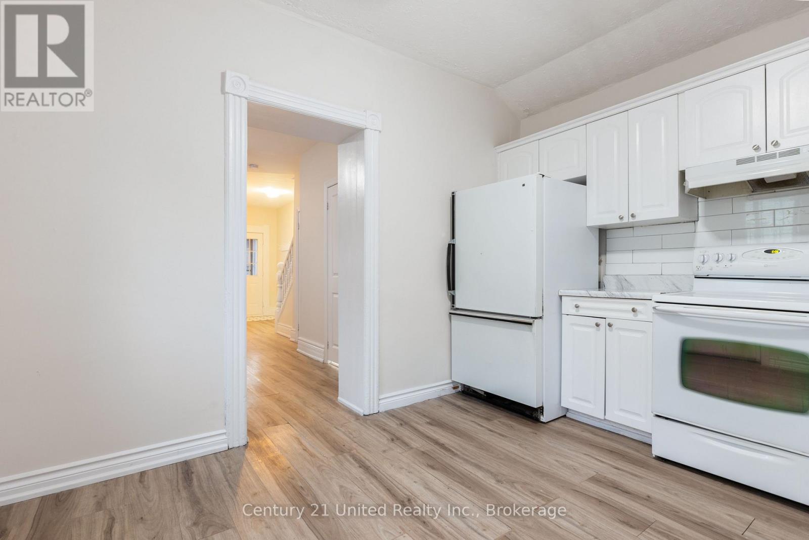 26 PARK STREET N - 16
