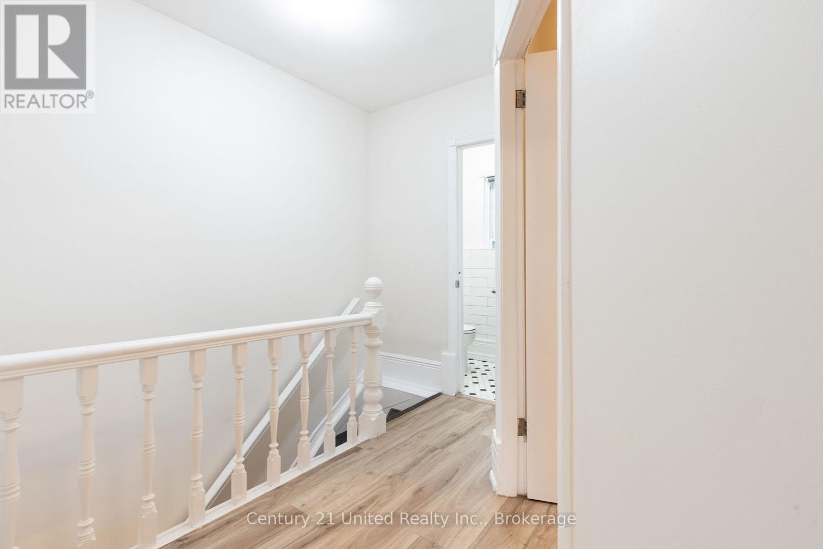 26 PARK STREET N - 20