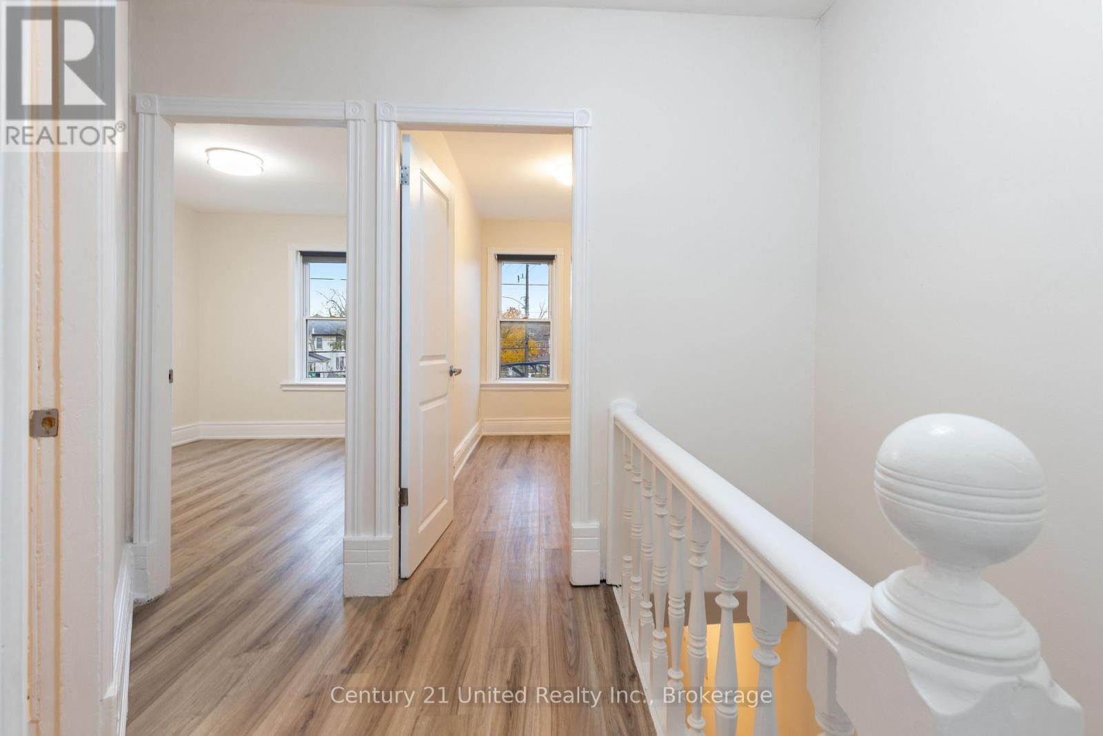 26 PARK STREET N - 21