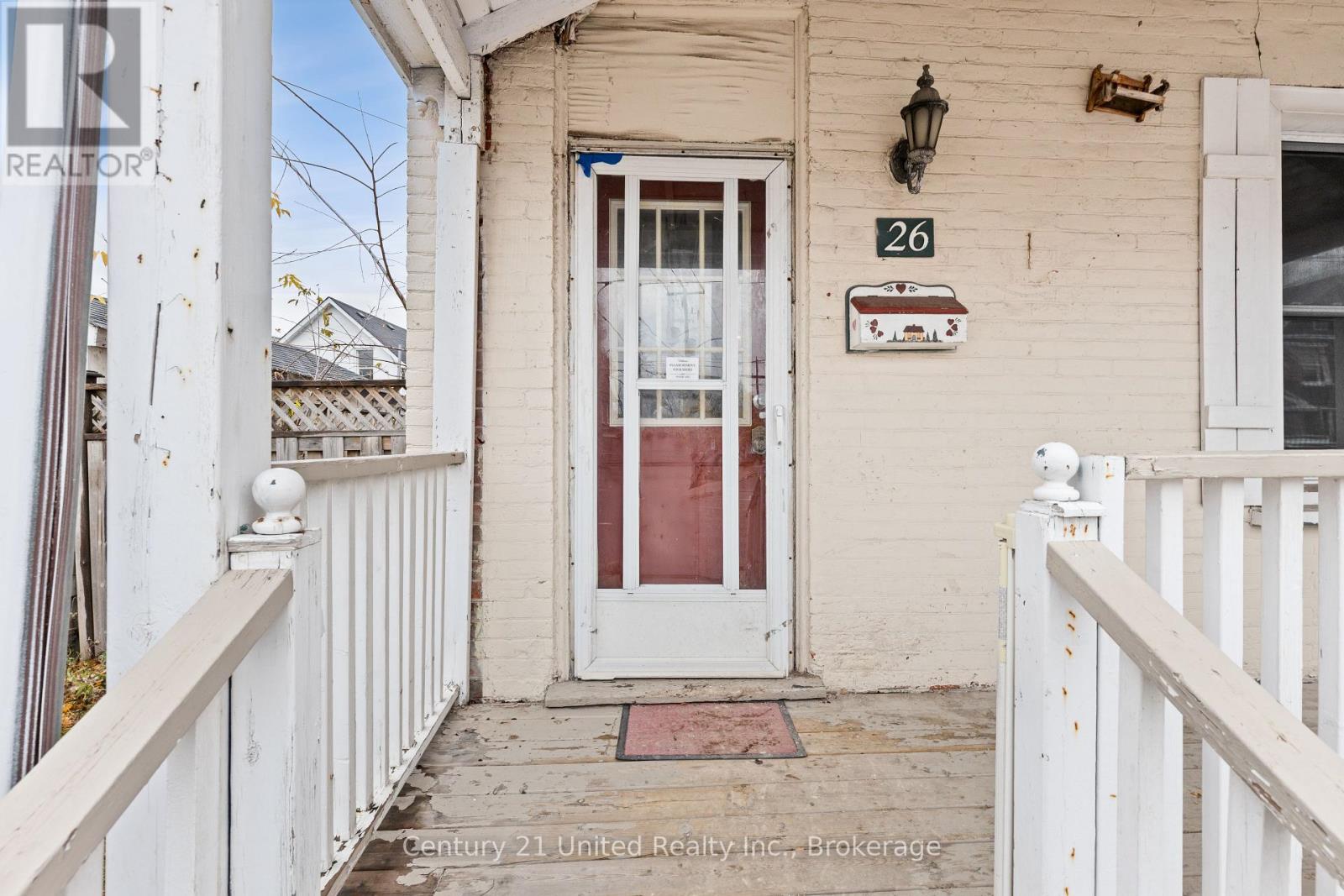 26 PARK STREET N - 32