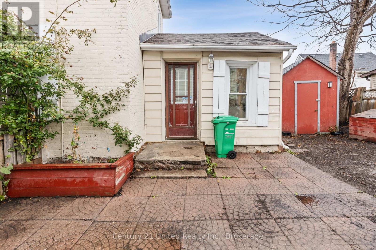 26 PARK STREET N - 36