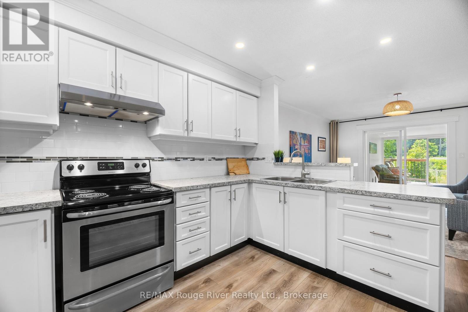 1275 EAGLE CRESCENT - 14