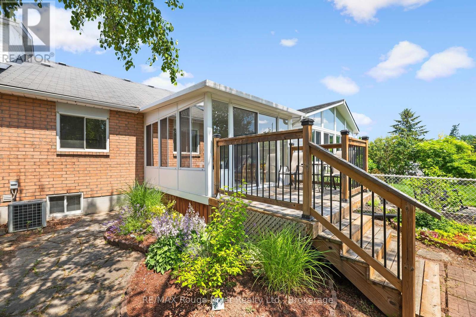 1275 EAGLE CRESCENT - 35