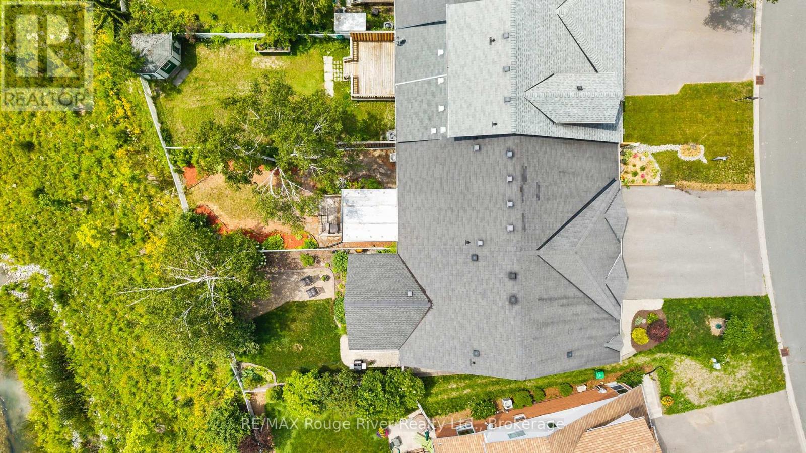 1275 EAGLE CRESCENT - 40