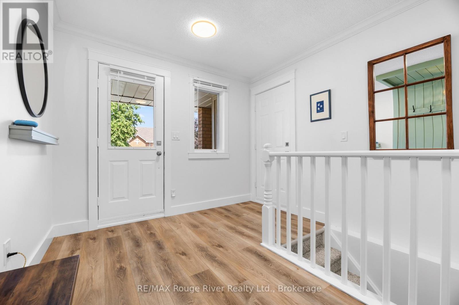 1275 EAGLE CRESCENT - 8