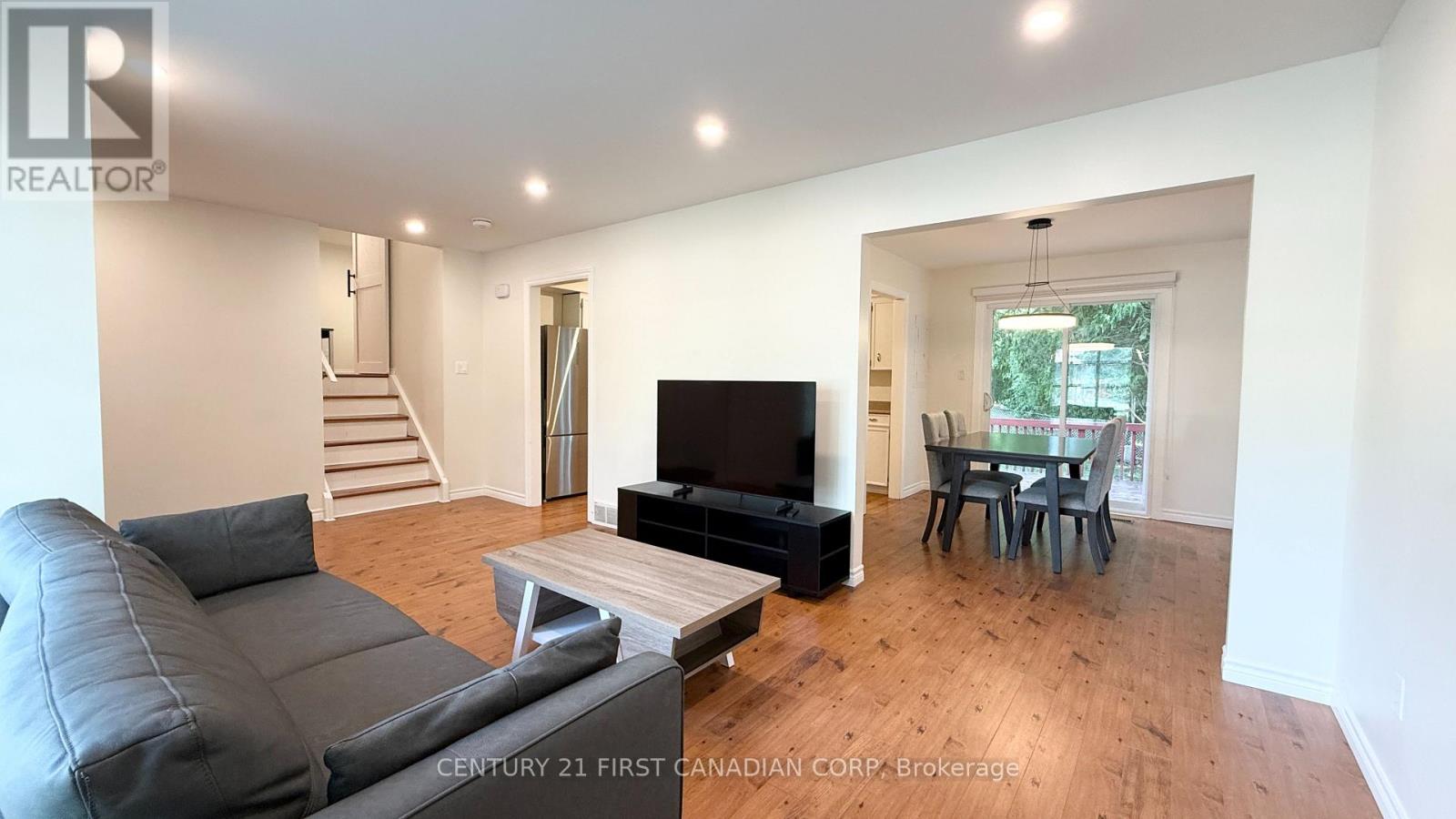 UPPER - 453 CASTLEGROVE BOULEVARD, London North (North K) — photo 5