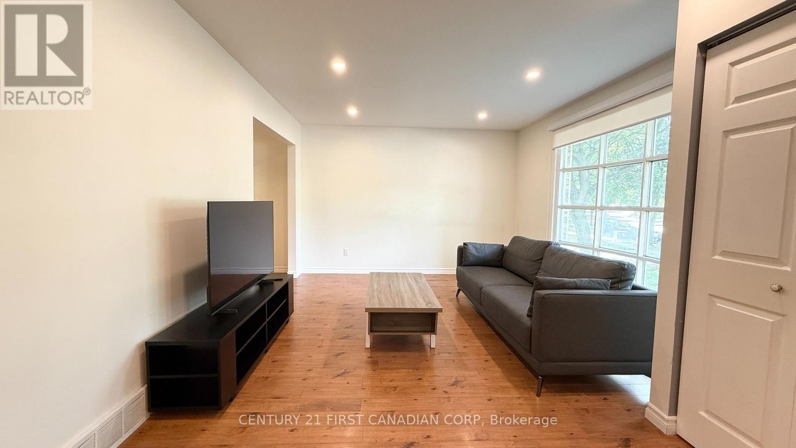 UPPER - 453 CASTLEGROVE BOULEVARD, London North (North K) — photo 7