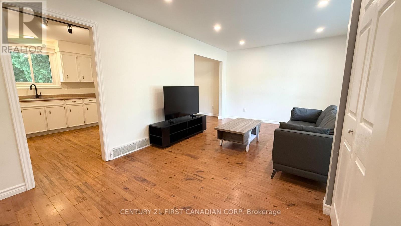 UPPER - 453 CASTLEGROVE BOULEVARD, London North (North K) — photo 8