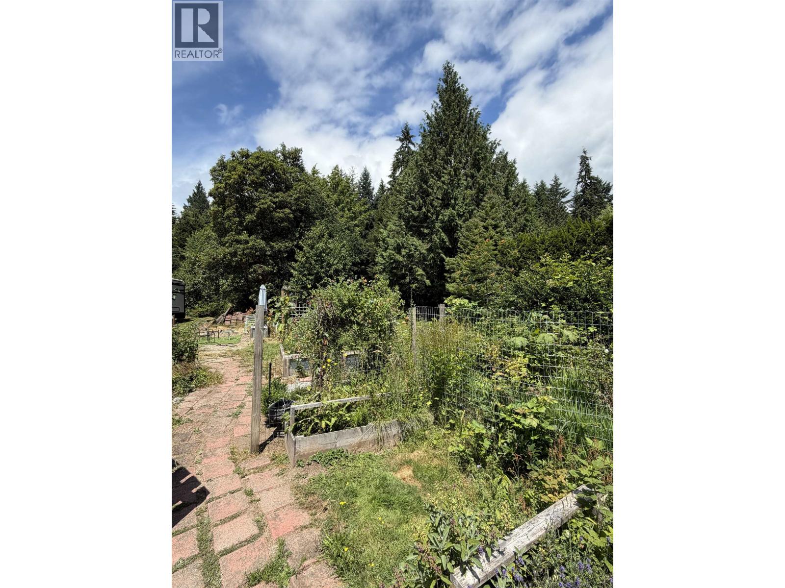 988 CEMETERY ROAD, Gibsons
