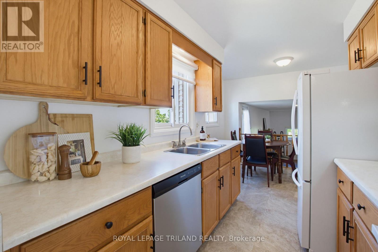 765 HOMEVIEW ROAD - 13