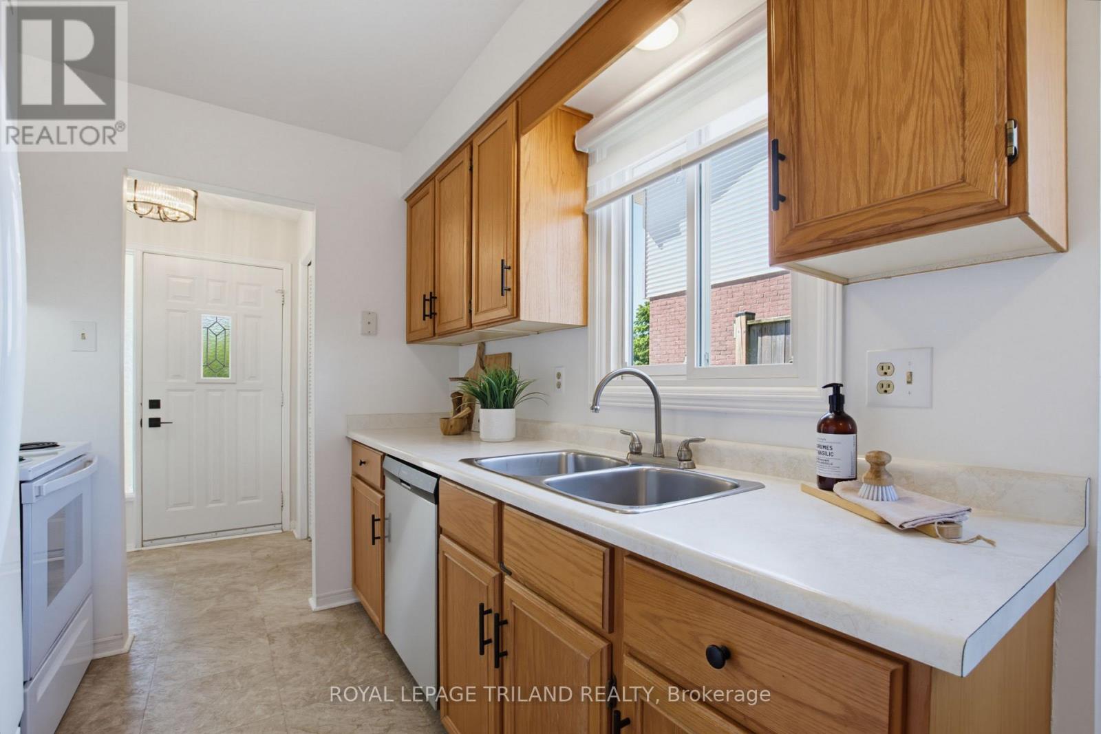 765 HOMEVIEW ROAD - 16