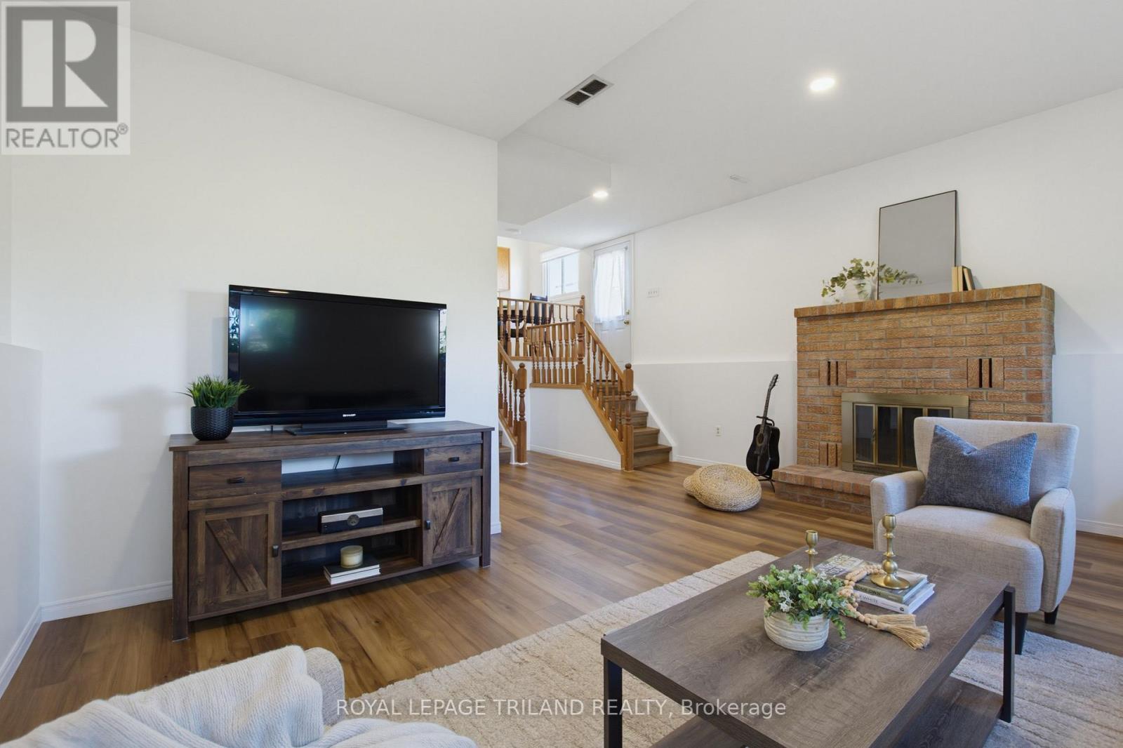 765 HOMEVIEW ROAD - 32