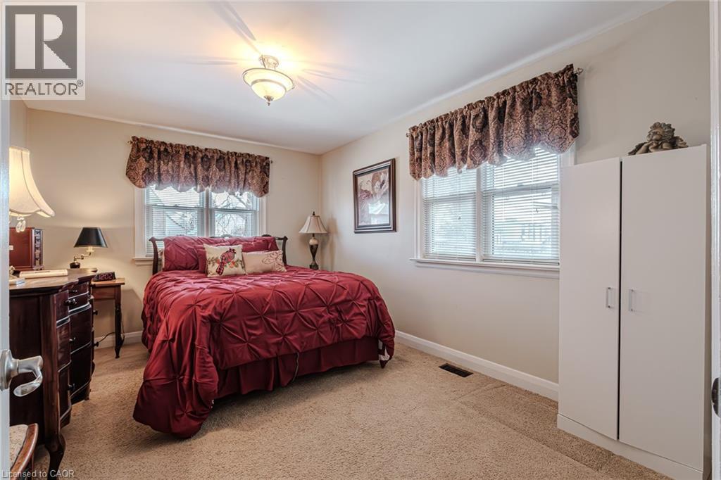 109 TALBOT Street N - 23