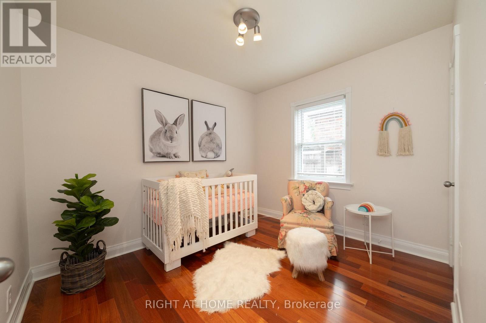 2 MIDHOLM DRIVE - 23