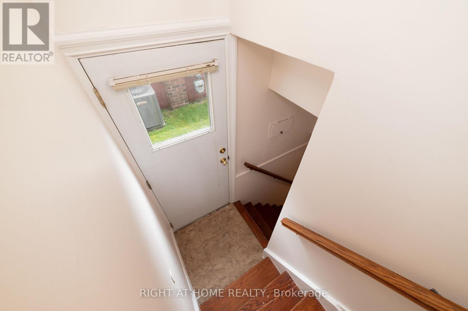 2 MIDHOLM DRIVE - 25