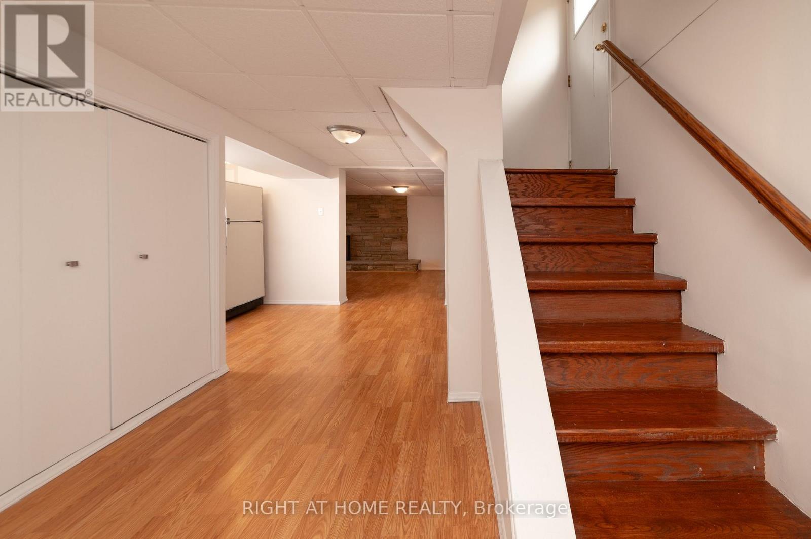 2 MIDHOLM DRIVE - 26