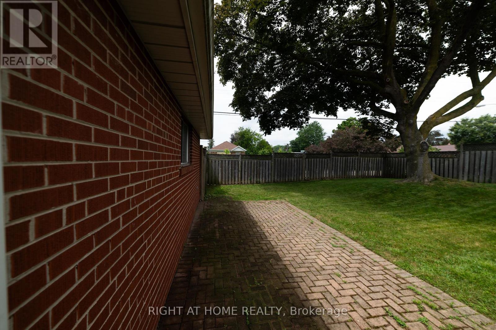 2 MIDHOLM DRIVE - 36