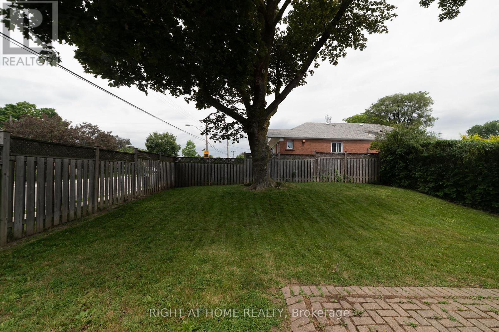 2 MIDHOLM DRIVE - 37